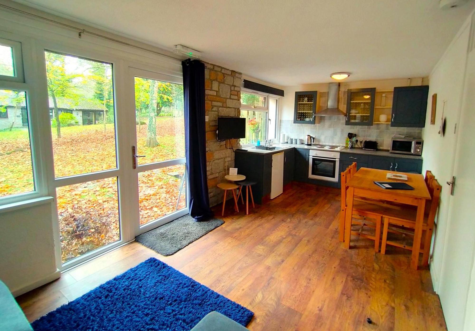 Chalet Painters 2-bed Nr & Hayle St Ives